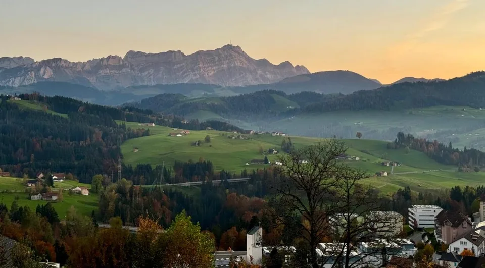 Alpsteinblick inklusive - moderne Dachwohnung an bester Lage