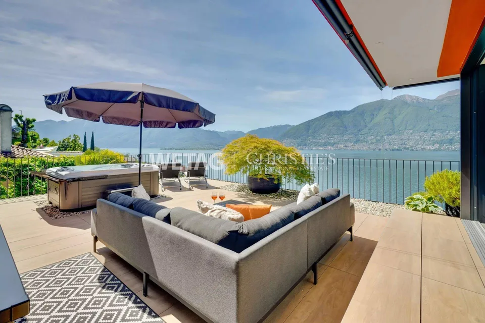 Moderne Villa mit Terrassen & spektakulärem Seeblick in Vira Gambar...