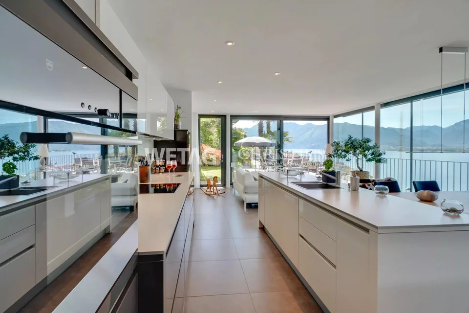Moderne Villa mit Terrassen & spektakulärem Seeblick in Vira Gambar...