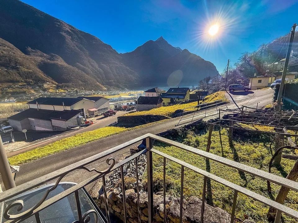 Typisches Tessiner Steinhaus voellig rennoviert
