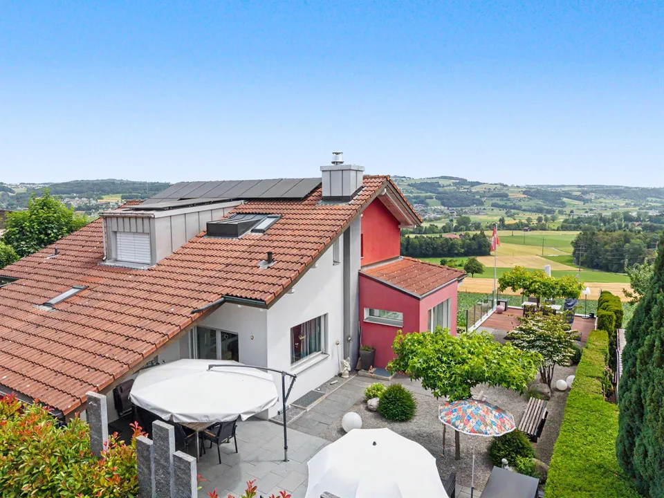 Grosszügig wohnen im Grünen – 7 Zimmer Einfamilienhaus mit Weitsicht