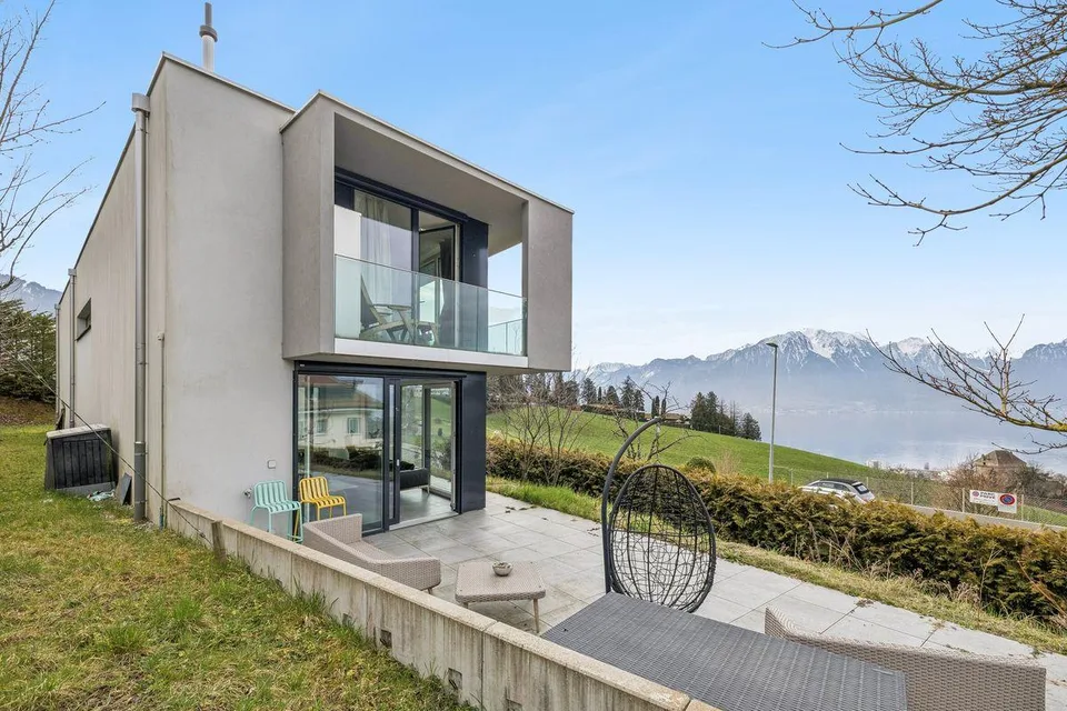 Villa d'exception aux lignes pures et minimalistes avec vue panoram...