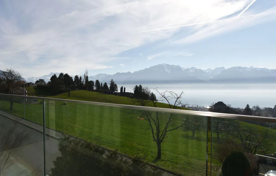 Villa von außergewöhnlicher Schönheit mit reinen und minimalistischen Linien sowie Panoramablick