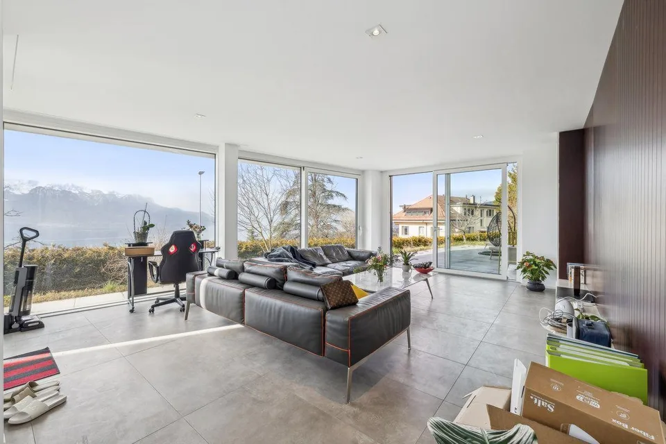 Villa von außergewöhnlicher Schönheit mit reinen und minimalistischen Linien sowie Panoramablick