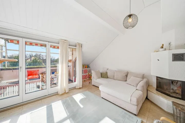 WOHNKOMFORT AUF ZWEI EBENEN - 4.5 ZIMMER MAISONETTE NUR WENIGE MINUTEN VON DER STADT
