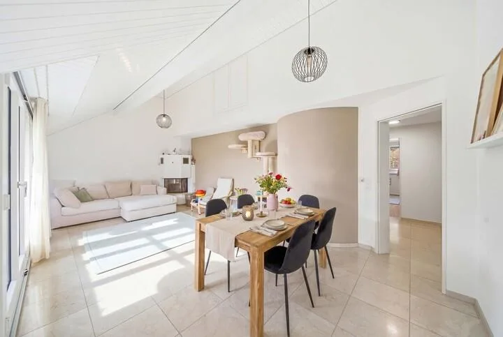 WOHNKOMFORT AUF ZWEI EBENEN - 4.5 ZIMMER MAISONETTE NUR WENIGE MINU...