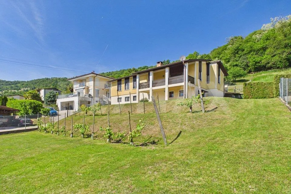 Da vendere a Sessa: Casa indipendente con ampio terreno edificabile