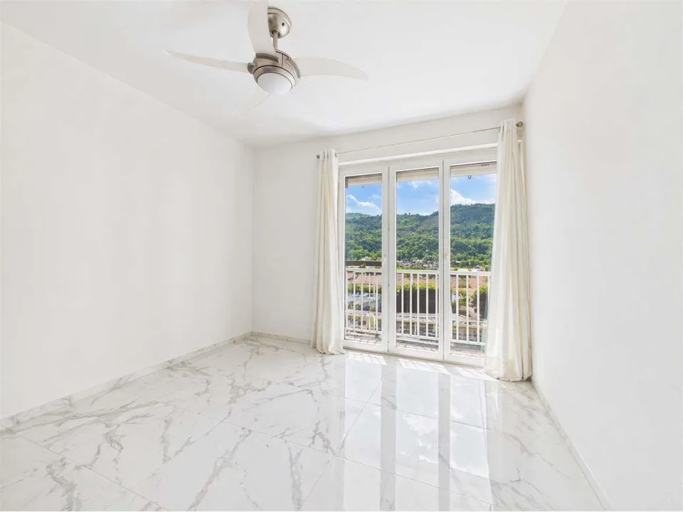 Appartement spacieux de 4,5 pièces rénové à Balerna