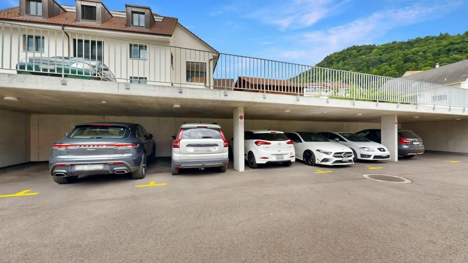 moderne 3.5-Zimmerwohnung mit eigenem Waschturm und Carport – Foto 12 von 17
