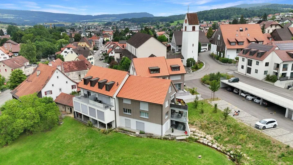moderne 3.5-Zimmerwohnung mit eigenem Waschturm und Carport – Foto 15 von 17