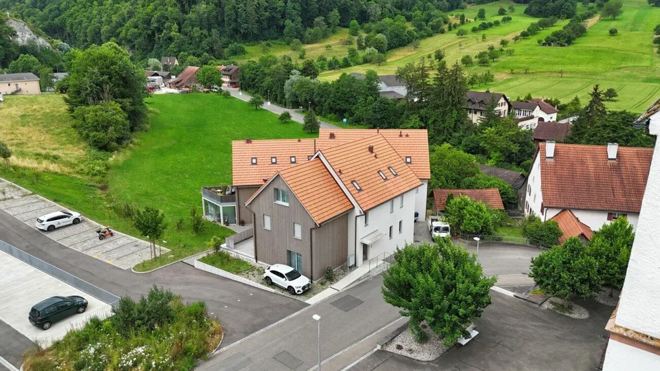 moderne 3.5-Zimmerwohnung mit eigenem Waschturm und Carport – Foto 13 von 17