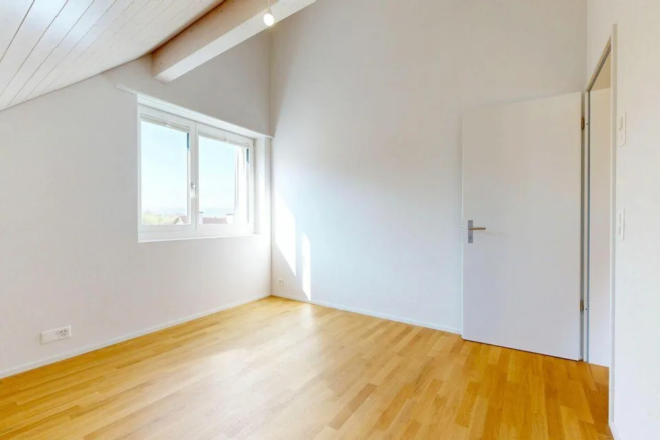 moderne 3.5-Zimmerwohnung mit eigenem Waschturm und Carport – Foto 8 von 17
