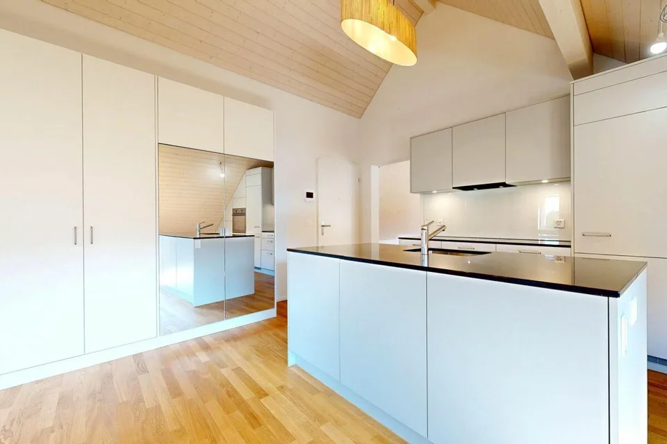 moderne 3.5-Zimmerwohnung mit eigenem Waschturm und Carport