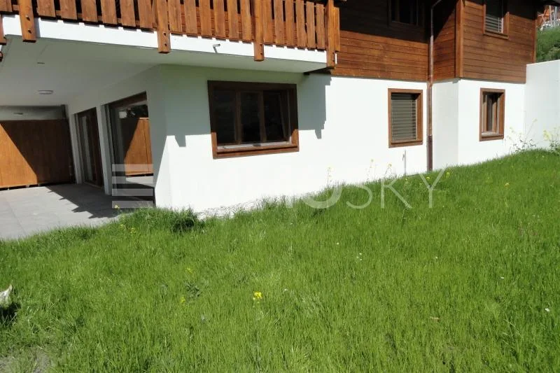 Unico in residenza secondaria con prato ( Clos B R02 )