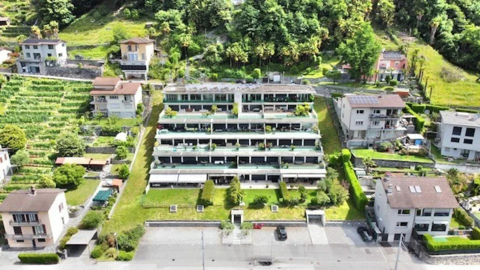 SOLDUNO - Unique design and large terrace with a view of greenery
