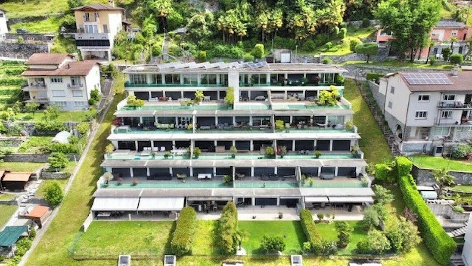 SOLDUNO - Unique design and large terrace with a view of greenery