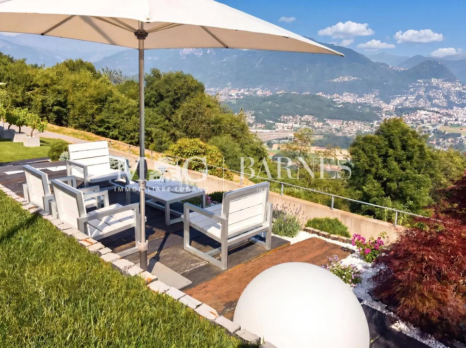 Lugano, Cademario: Villa moderna con giardino e piscina