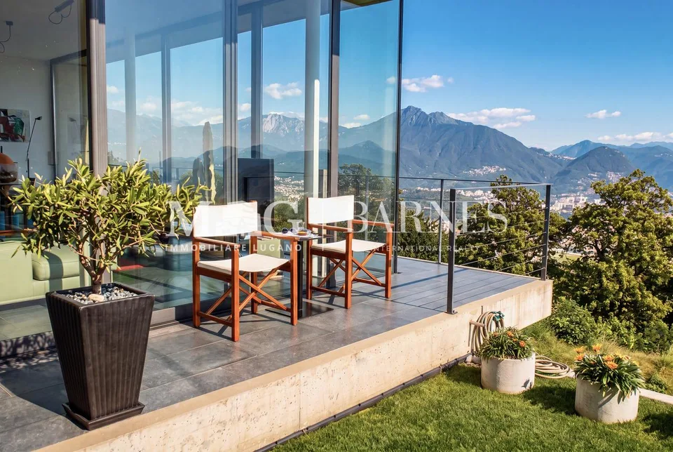 Lugano, Cademario: Villa moderna con giardino e piscina