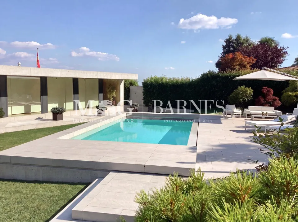 Lugano, Cademario: Villa moderna con giardino e piscina