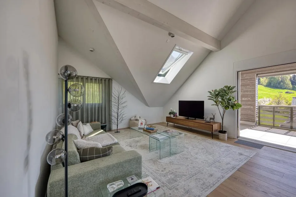Luxurious attic apartment with unobstructable Lake Constance panorama – photo 6 of 12