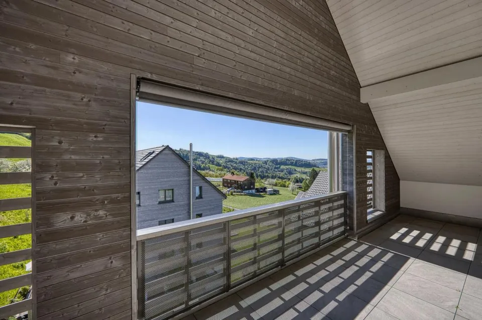Luxurious attic apartment with unobstructable Lake Constance panorama – photo 11 of 12
