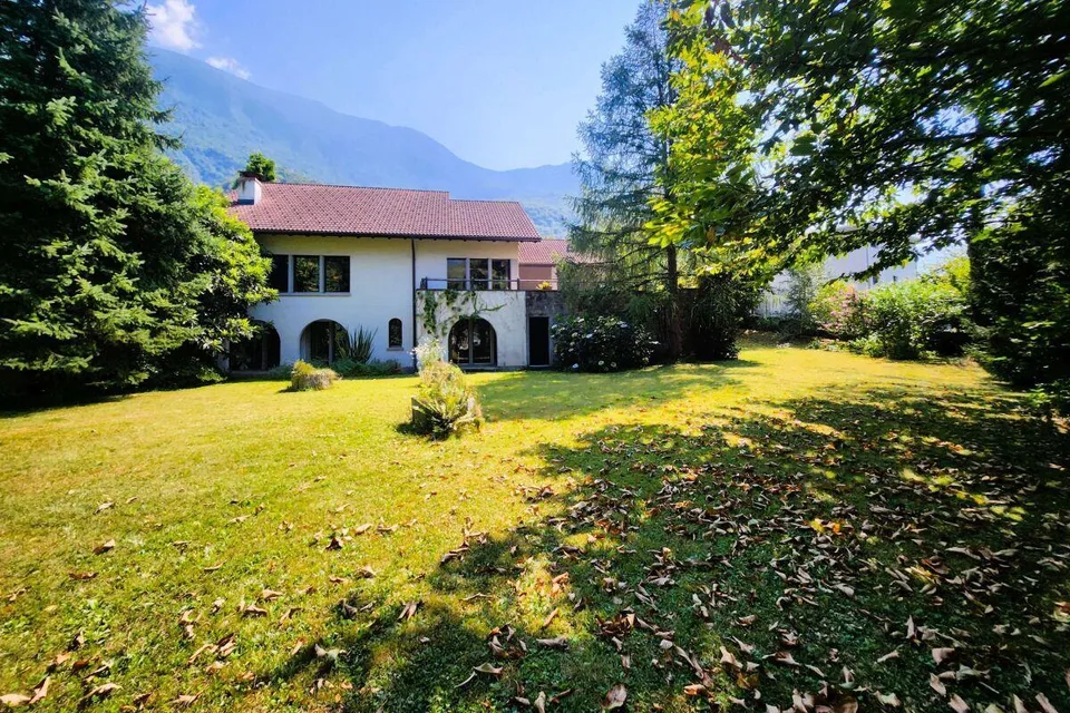 Einfamilienhaus mit grossem spektakulärem Garten