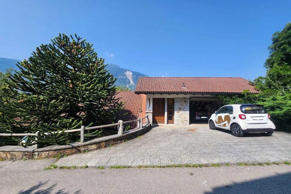 Einfamilienhaus mit grossem spektakulärem Garten