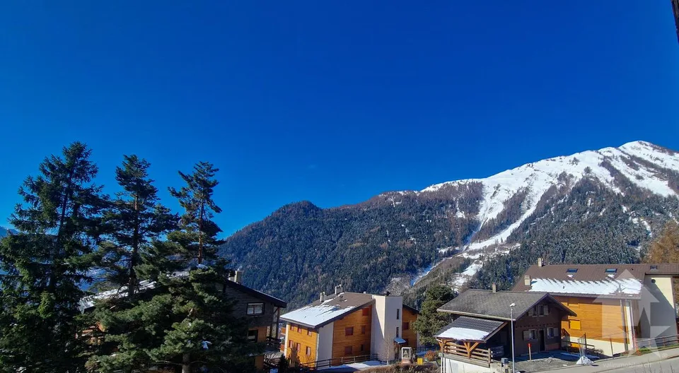 Charmant chalet de 5.5p, belle situation au centre de la station