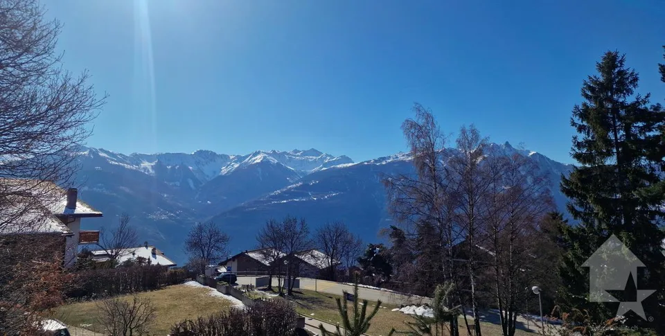 Charmant chalet de 5.5p, belle situation au centre de la station