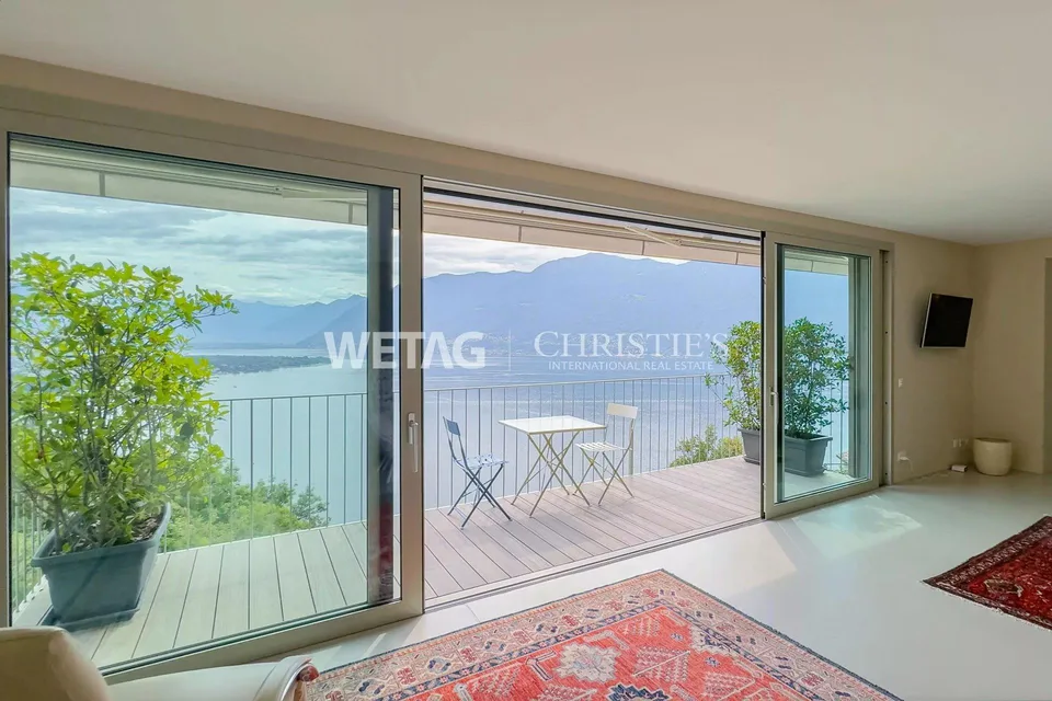 Ronco sopra Ascona: Moderne Zweifamilienvilla mit zwei Wohnungen & ...