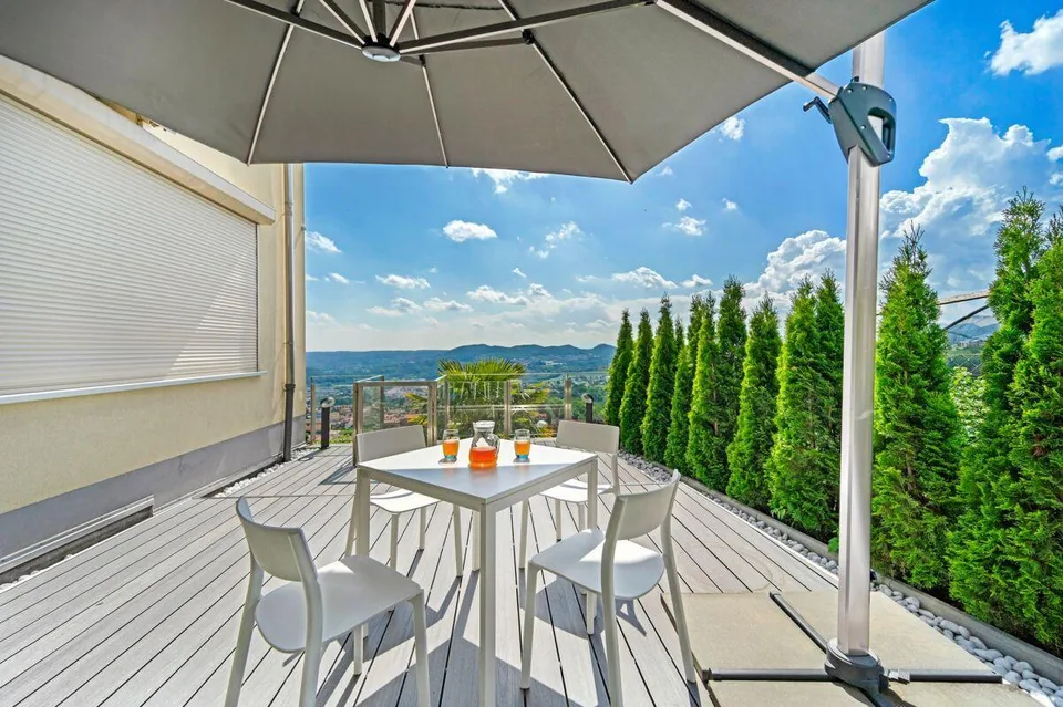 Ampia proprietà misto residenziale-commerciale con vista