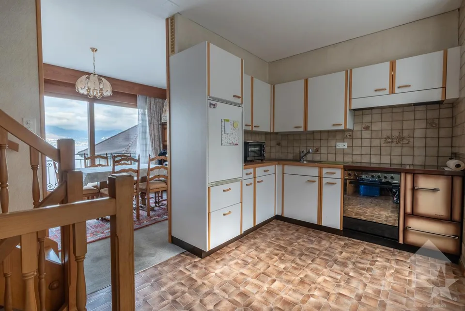 Piccola villa adiacente su 4 livelli con vista sul lago