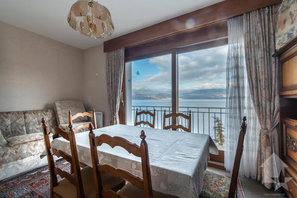 Petite villa contiguë sur 4 niveaux avec vue sur le lac
