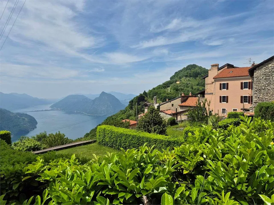2608_Casa rustica ticinese nel nucleo con vista lago.
