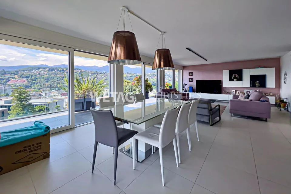 Lugano-Pregassona: grande appartamento penthouse con vista magnifica sulla città e in parte sul lago di Lugano in vendita