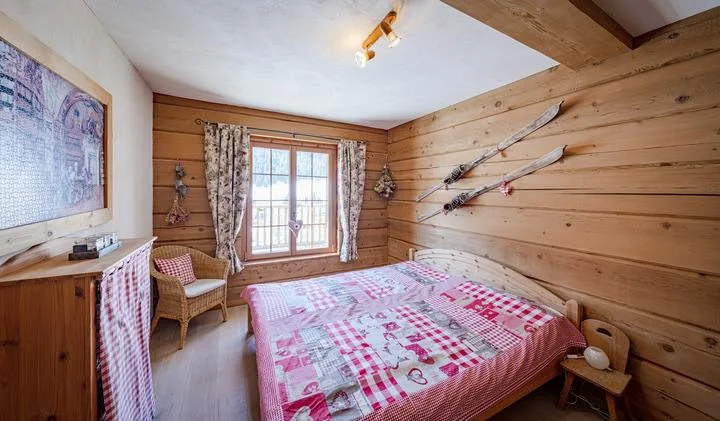 CASA IN LEGNO DI PRIMA QUALITÀ A CHURWALDEN - MAISONETTE SOTTO TETTO DA 4,5 CAMERE