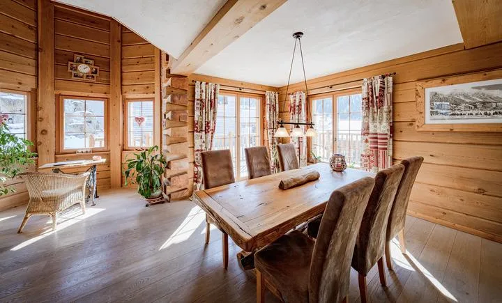 CASA IN LEGNO DI PRIMA QUALITÀ A CHURWALDEN - MAISONETTE SOTTO TETTO DA 4,5 CAMERE