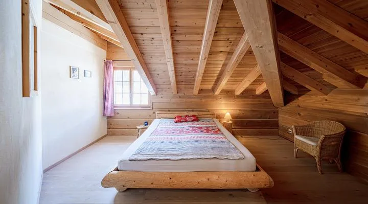 CASA IN LEGNO DI PRIMA QUALITÀ A CHURWALDEN - MAISONETTE SOTTO TETTO DA 4,5 CAMERE