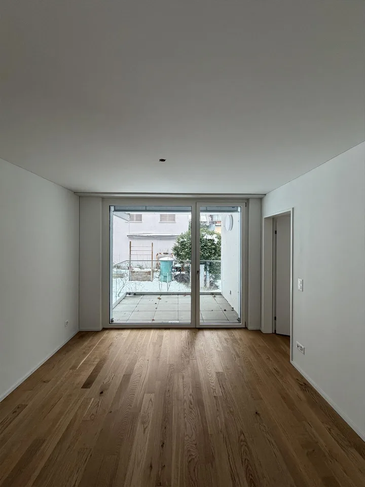 Appartement moderne 3.5 pièces avec terrasse spacieuse et vue sur le verdure – photo 6 sur 8