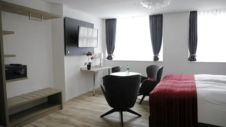 1 ZI-WOHNUNG IN REICHENBURG (SZ), MÖBLIERT
