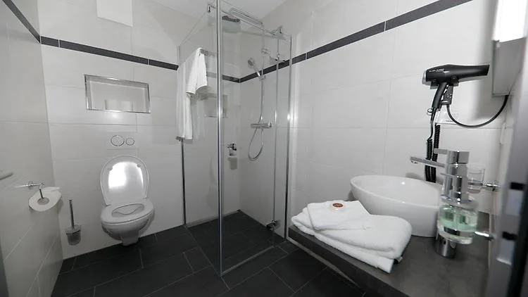 1 ZI-WOHNUNG IN REICHENBURG (SZ), MÖBLIERT