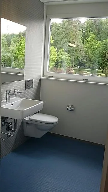 Appartamento moderno con ampia terrazza sul tetto – foto 9 di 12