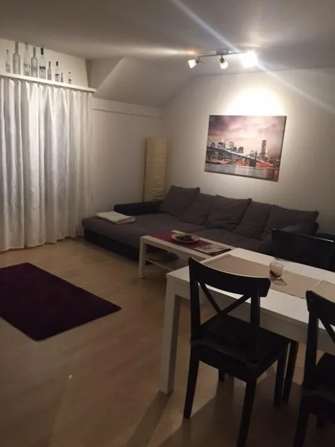 Attraktive 2 Zimmer Dachwohnung mit 5% Bruttorendite