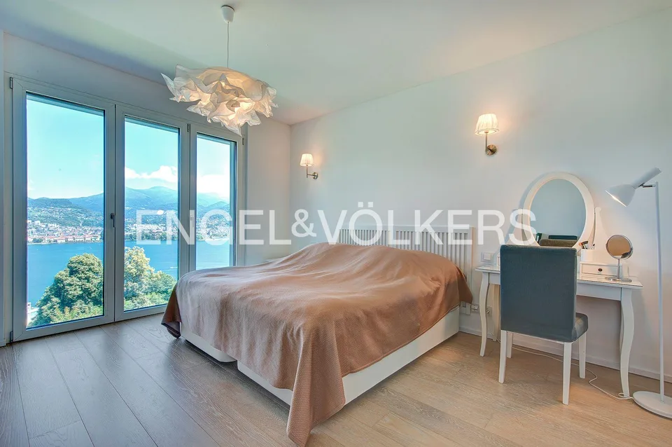 Stile e design con meravigliosa vista lago