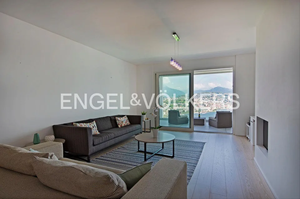 Stile e design con meravigliosa vista lago