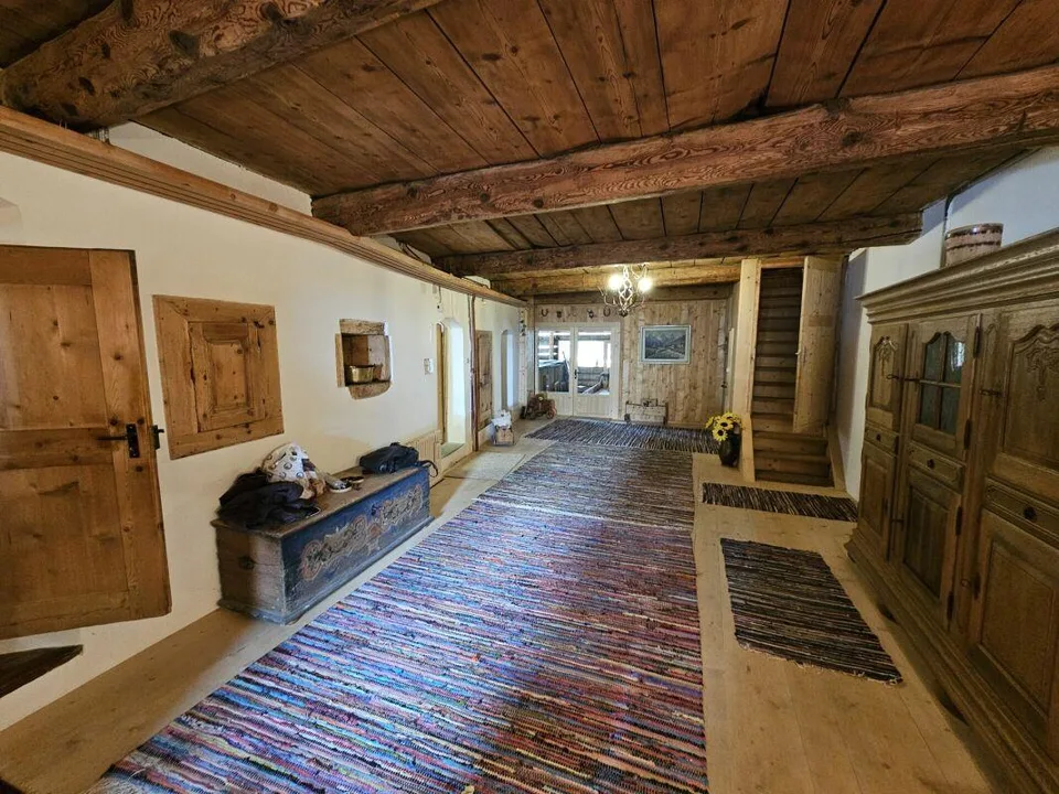 Alpine Charm and History - Semi-Detached House from 1729 in Filisur