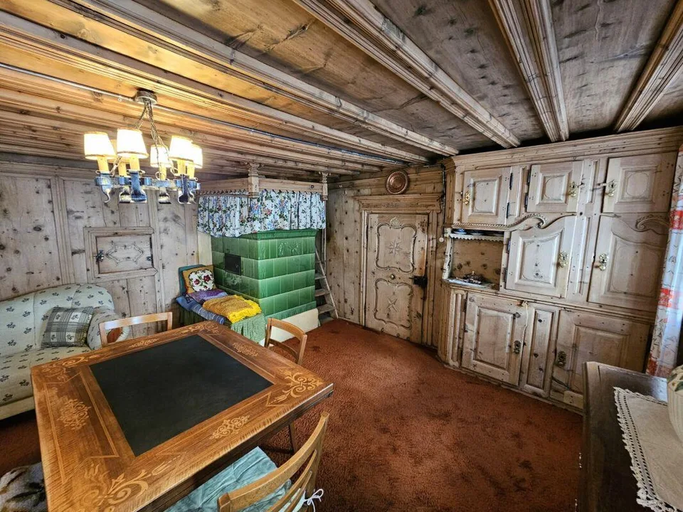 Alpine Charm and History - Semi-Detached House from 1729 in Filisur