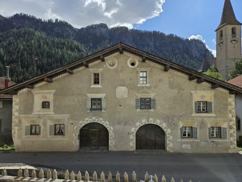 Alpiner Charme und Geschichte - Doppelhaushälfte von 1729 in Filisur
