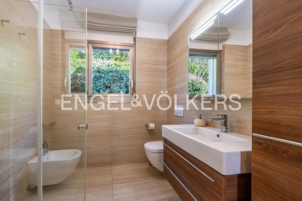 Penthouse avec terrasse sur le toit et dépendance – photo 11 sur 13