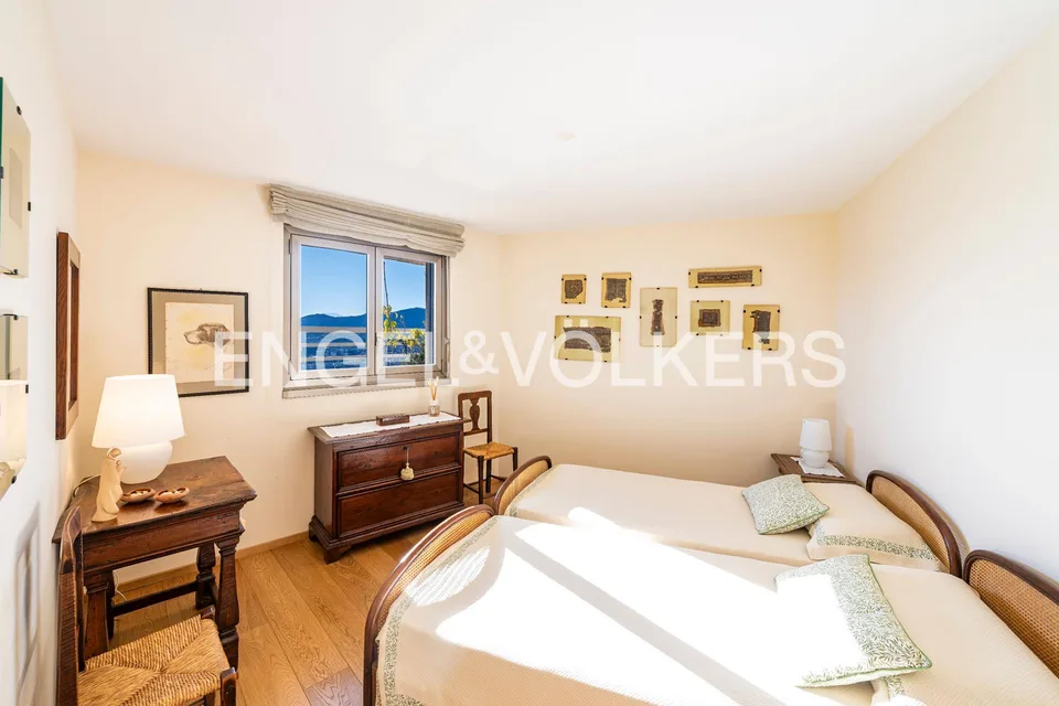 Penthouse avec terrasse sur le toit et dépendance – photo 10 sur 13